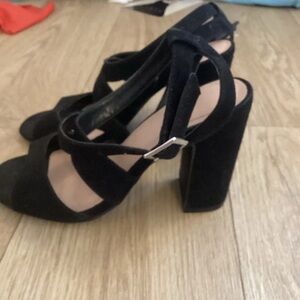 Chic Black Block Heel Sandals